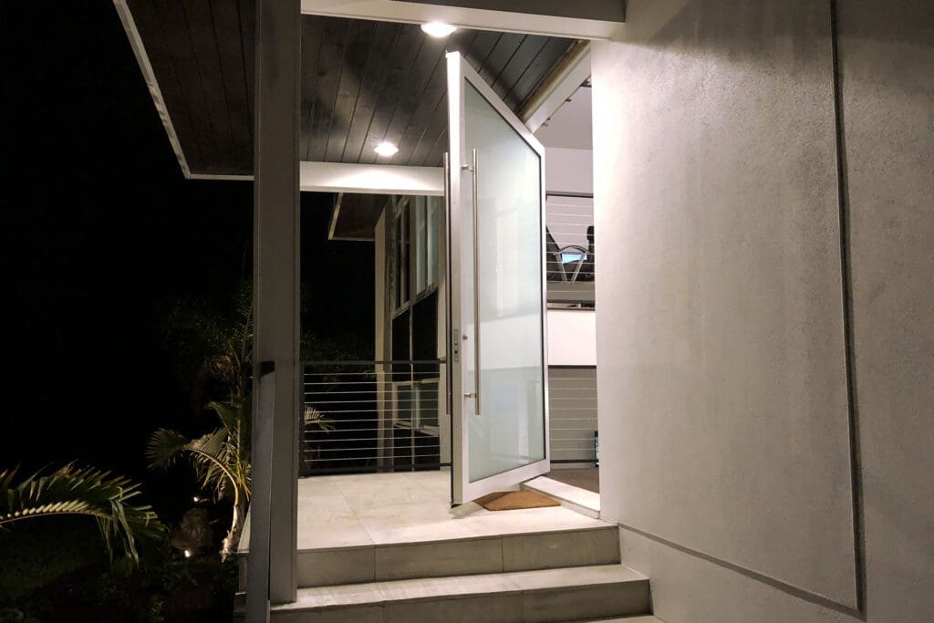Euro-Wall Vista Pivot Door